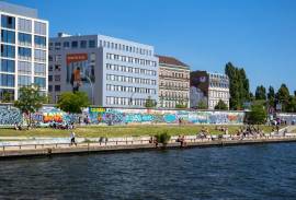East Side Gallery: ready to move, luxury 2 room with 2 balconies for sale