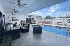 Sunset Views: 5 Bedroom Villa in absolutely superb condition