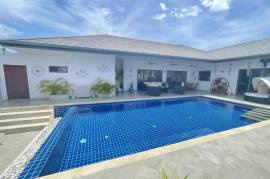 Sunset Views: 5 Bedroom Villa in absolutely superb condition