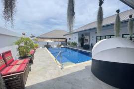 Sunset Views: 5 Bedroom Villa in absolutely superb condition