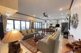 Sunset Views: 5 Bedroom Villa in absolutely superb condition
