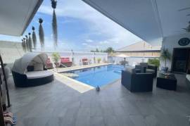 Sunset Views: 5 Bedroom Villa in absolutely superb condition