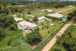 5 Bedroom House On Large Land Plot