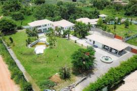 5 Bedroom House On Large Land Plot