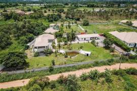 5 Bedroom House On Large Land Plot