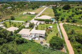 5 Bedroom House On Large Land Plot
