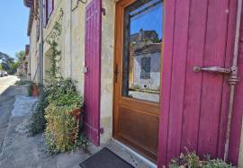 Ravissante Ancienne maison de village renovee, avec garage et jardin. Ravissante Ancienne maison de village renovee, avec garage et jardin.