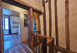 Ravissante Ancienne maison de village renovee, avec garage et jardin. Ravissante Ancienne maison de village renovee, avec garage et jardin.