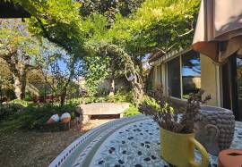 Ravissante Ancienne maison de village renovee, avec garage et jardin. Ravissante Ancienne maison de village renovee, avec garage et jardin.