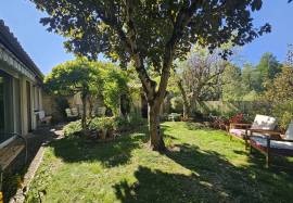 Ravissante Ancienne maison de village renovee, avec garage et jardin. Ravissante Ancienne maison de village renovee, avec garage et jardin.