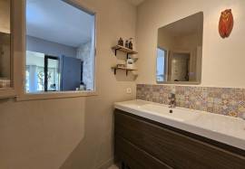 Ravissante Ancienne maison de village renovee, avec garage et jardin. Ravissante Ancienne maison de village renovee, avec garage et jardin.