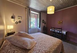 Ravissante Ancienne maison de village renovee, avec garage et jardin. Ravissante Ancienne maison de village renovee, avec garage et jardin.