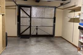 Ravissante Ancienne maison de village renovee, avec garage et jardin. Ravissante Ancienne maison de village renovee, avec garage et jardin.