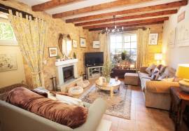 Charmante Propriete en Pierre a Deux Pas des Commerces, dans une Bastide de Prestige