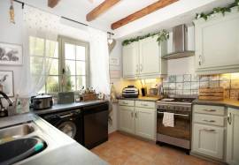 Charmante Propriete en Pierre a Deux Pas des Commerces, dans une Bastide de Prestige