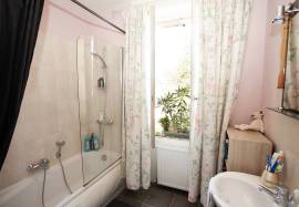 Charmante Propriete en Pierre a Deux Pas des Commerces, dans une Bastide de Prestige