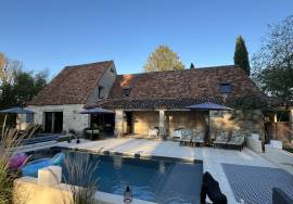 Renovation recente d\'une ferme et de sa grange attenant