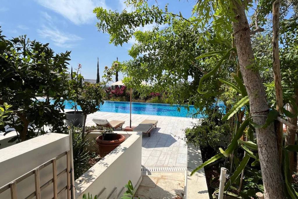 2 Bedroom Townhouse With Pool Views - Koloni, Paphos