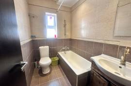 Top Floor 3 Bedroom Apartment - Universal, Paphos