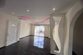 Top Floor 3 Bedroom Apartment - Universal, Paphos
