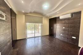 Top Floor 3 Bedroom Apartment - Universal, Paphos