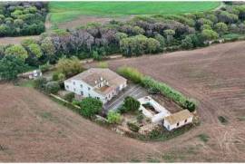 Country house with excellent connections