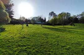 Grande maison avec panneaux solaires