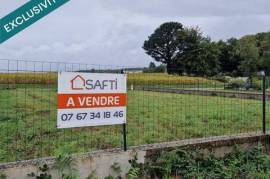 Très beau terrain viabilisé de700m2 proche bourg.