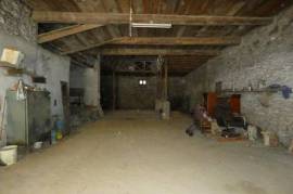 Remise 220 m² au sol.