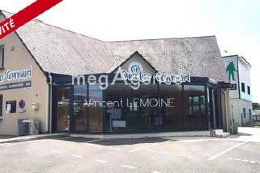 Local commercial avec parking à proximité de L'A84