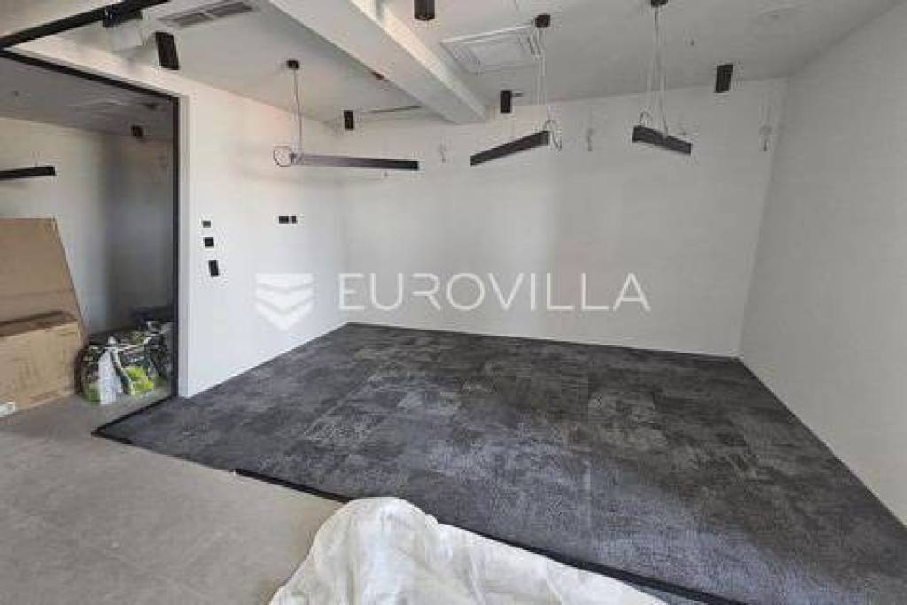 Osijek – City Centre, Office Space 140 m² in a Modern Business Building