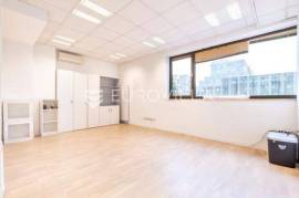 Zagreb, Radnička cesta, commercial space 84 m2 within the business zone