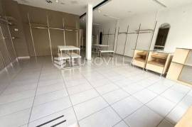 Vinkovci, City Center, Commercial Space 86m², For Rent