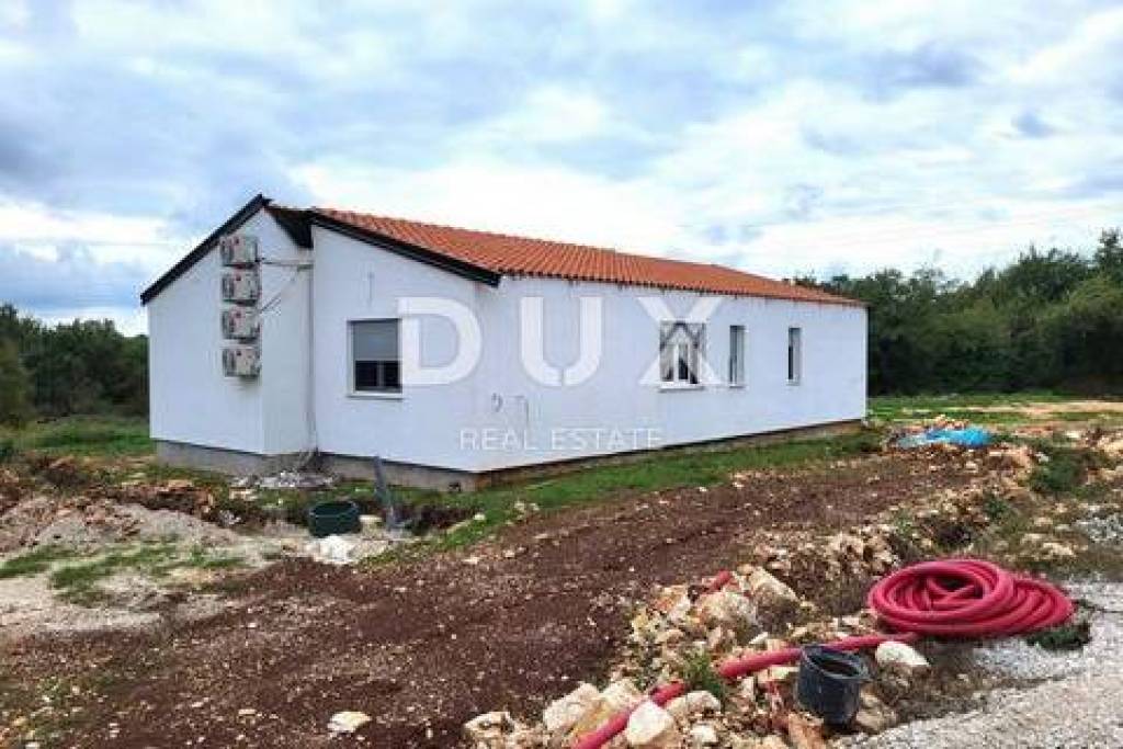 ISTRIA, TINJAN - Prefab house with a pool
