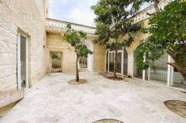 Exquisite Townhouse with Palazzo Facade and Private Garden