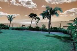 UNIQUE OPPORTUNITY TO OWN A BEACHFRONT VILLA IN MAURITIUS !