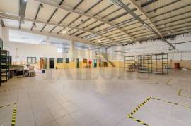 Warehouse for Sale in Almeirim, large nave with 7 m ceiling height