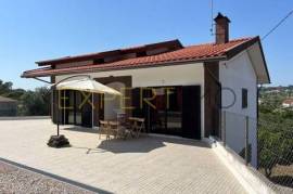 6 Bedroom villa, divided into 2 apartments T3 + T2 garage and land with 1300m2 in Mealhada
