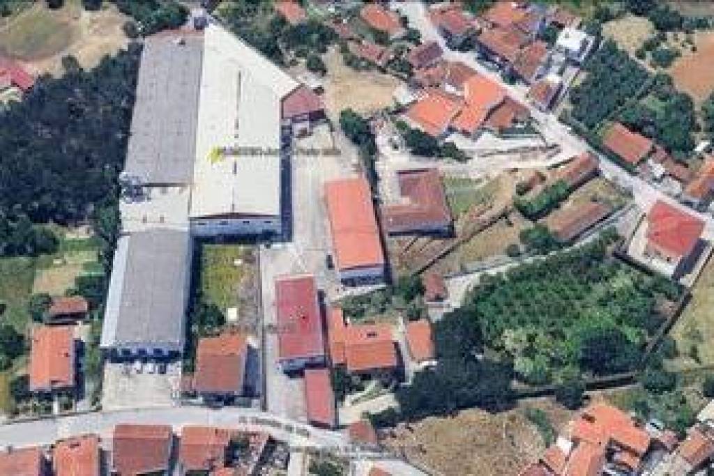 Loja / Estabelecimento Comercial em Juncal de 2024,00 m²