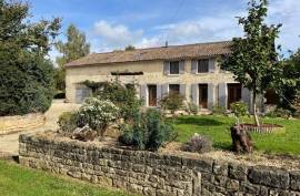 Superb Detached 5 Bedroomed Stone Property With A Heated Pool - €449,950