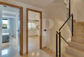 4 Bedrooms - Townhouse - For Sale