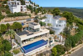 4 Bedrooms - Villa - For Sale