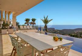 4 Bedrooms - Villa - For Sale