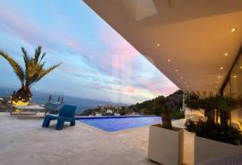 4 Bedrooms - Villa - For Sale