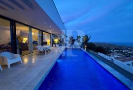 4 Bedrooms - Villa - For Sale