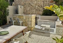 4 Bedrooms - Villa - For Sale