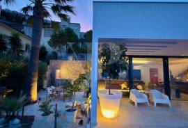 4 Bedrooms - Villa - For Sale