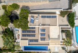 4 Bedrooms - Villa - For Sale