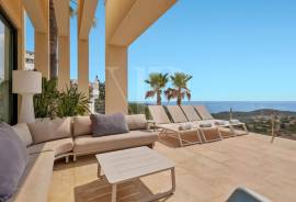 4 Bedrooms - Villa - For Sale