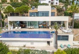 4 Bedrooms - Villa - For Sale